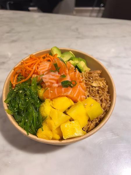 Poke de salmón